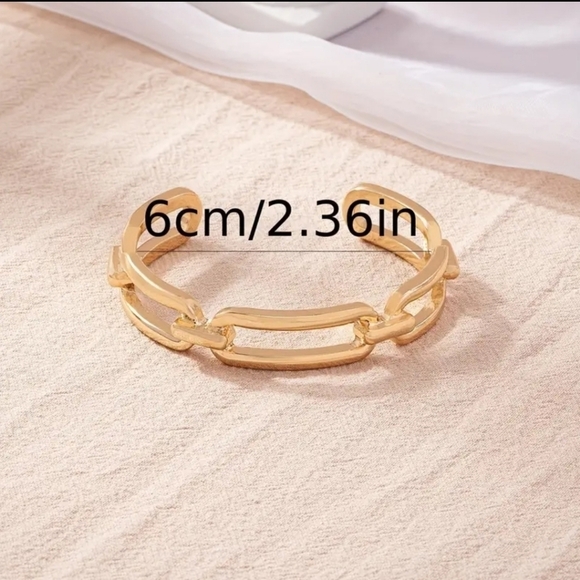 🆕️ Geometric Paperclip Design Bangle Gold Plated Bracelet. - Picture 3 of 7